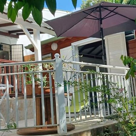 Gite Mamour - Charmant Petit Bungalow A Decouvrir Baillif Екстериор снимка