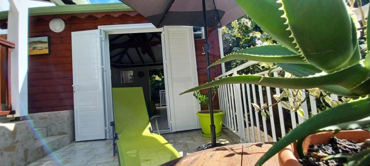 Gite Mamour - Charmant Petit Bungalow A Decouvrir Baillif Екстериор снимка