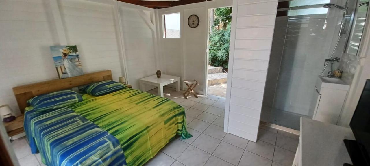 Gite Mamour - Charmant Petit Bungalow A Decouvrir Baillif Екстериор снимка